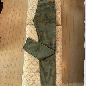 BDG Camo MidRise cigarette ankle jean. 28